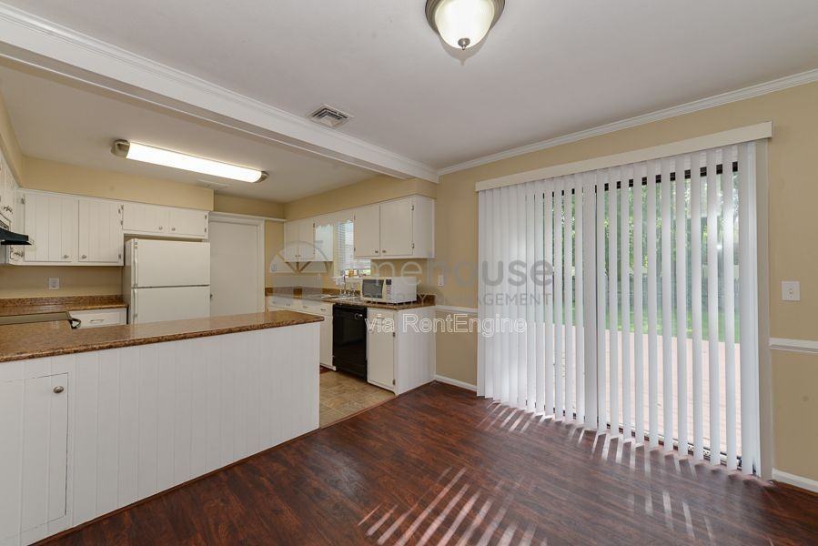 290 Sedgefield Ave - Photo 5 of 21