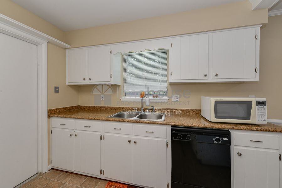 290 Sedgefield Ave - Photo 6 of 21