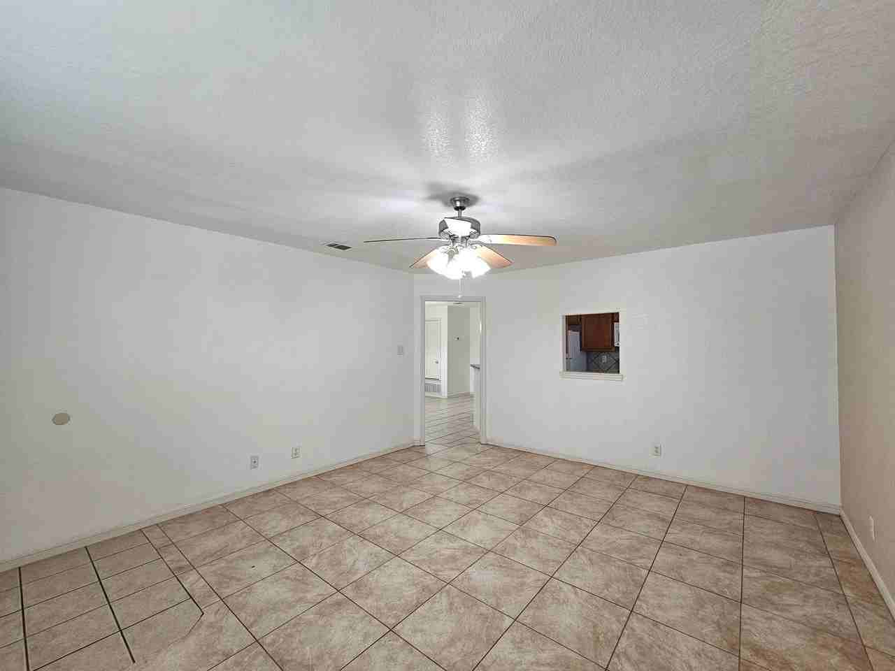 909 Yi Dr #B - Photo 4 of 26