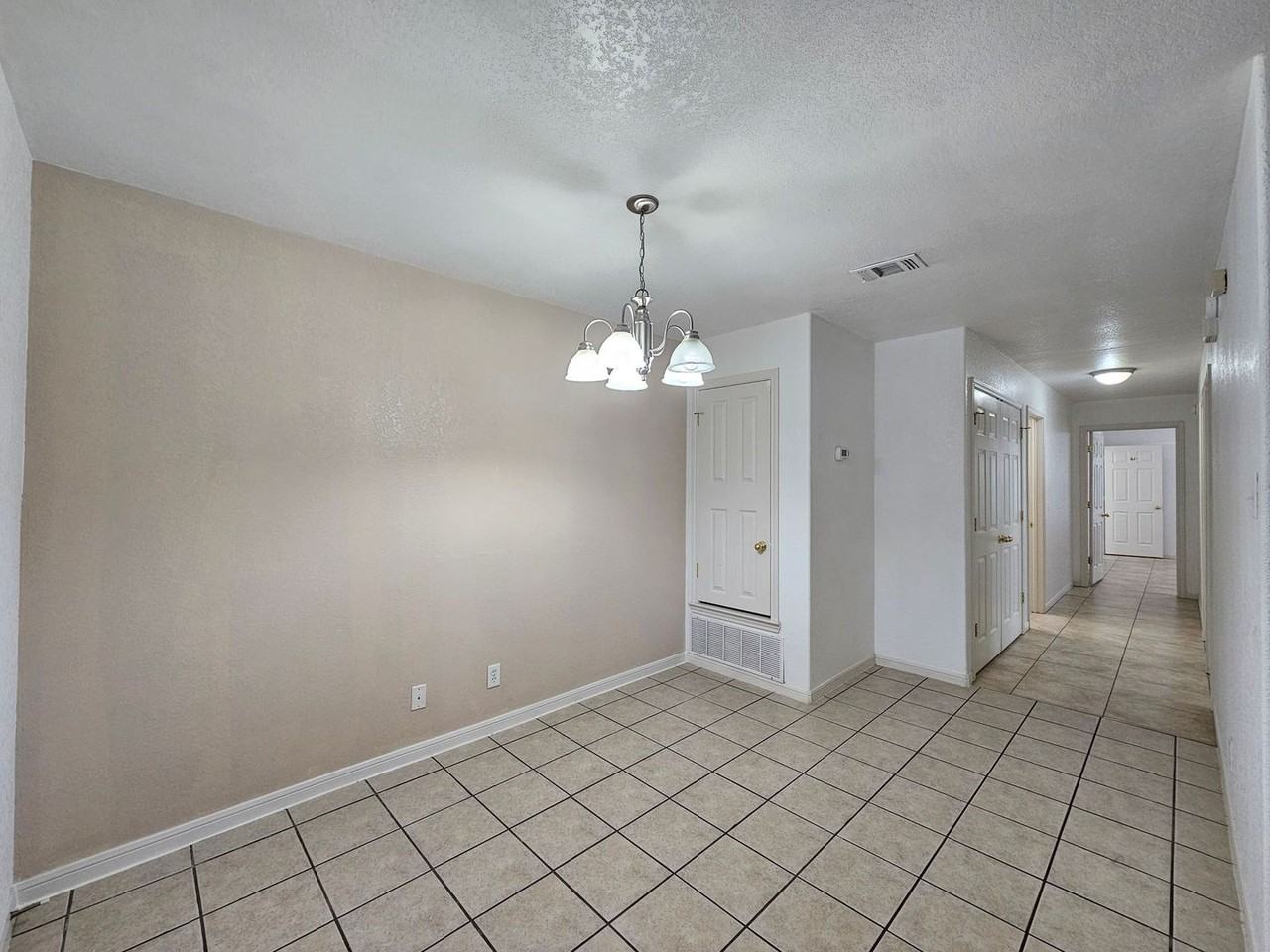 909 Yi Dr #B - Photo 5 of 26