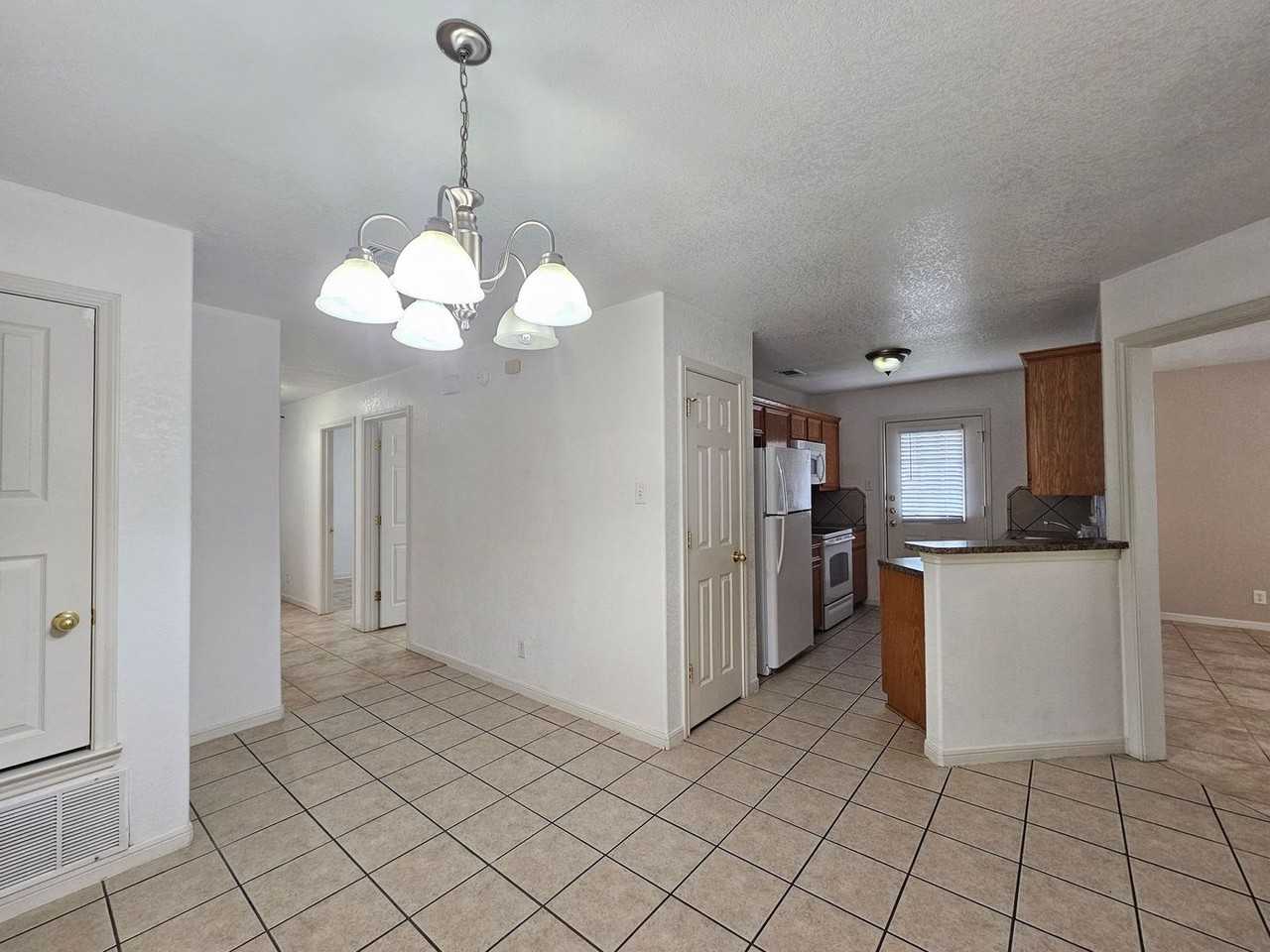 909 Yi Dr #B - Photo 6 of 26