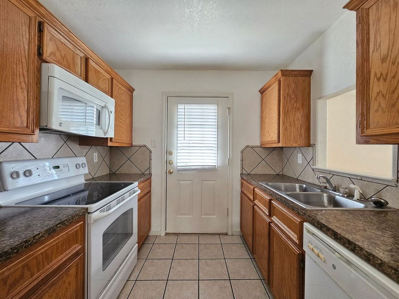 909 Yi Dr #B - Photo 7 of 26