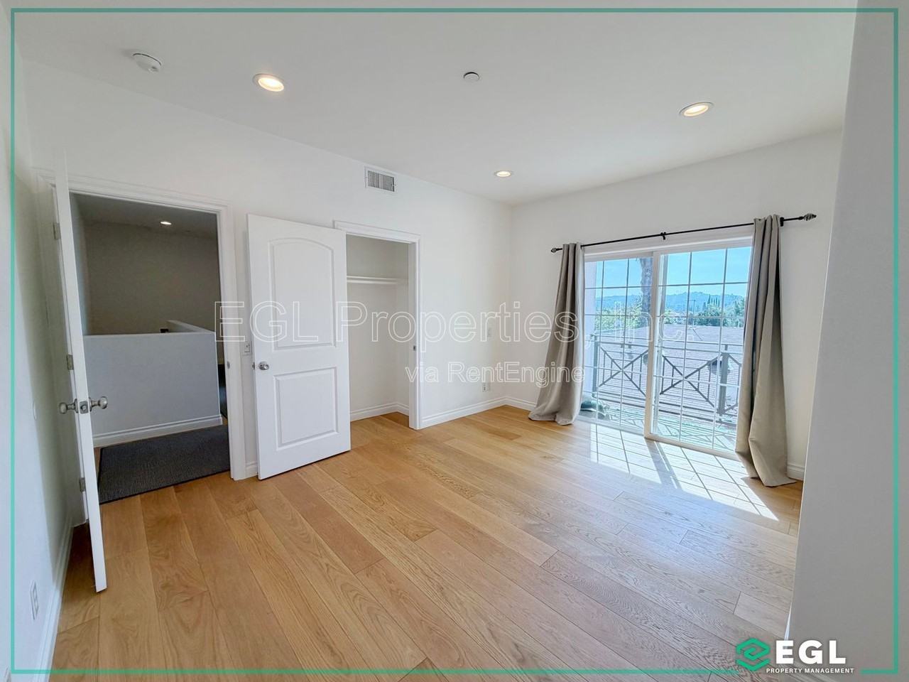 1521 S Hayworth Ave #102 - Photo 4 of 18