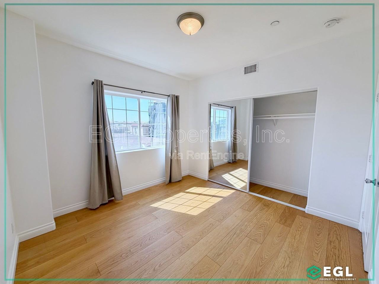 1521 S Hayworth Ave #102 - Photo 5 of 18