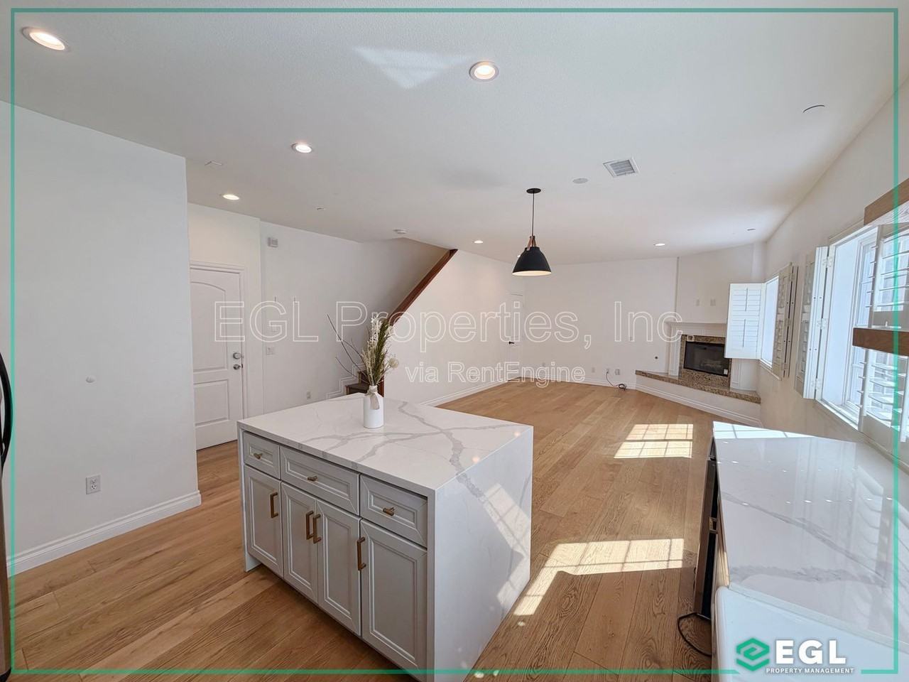 1521 S Hayworth Ave #102 - Photo 3 of 20