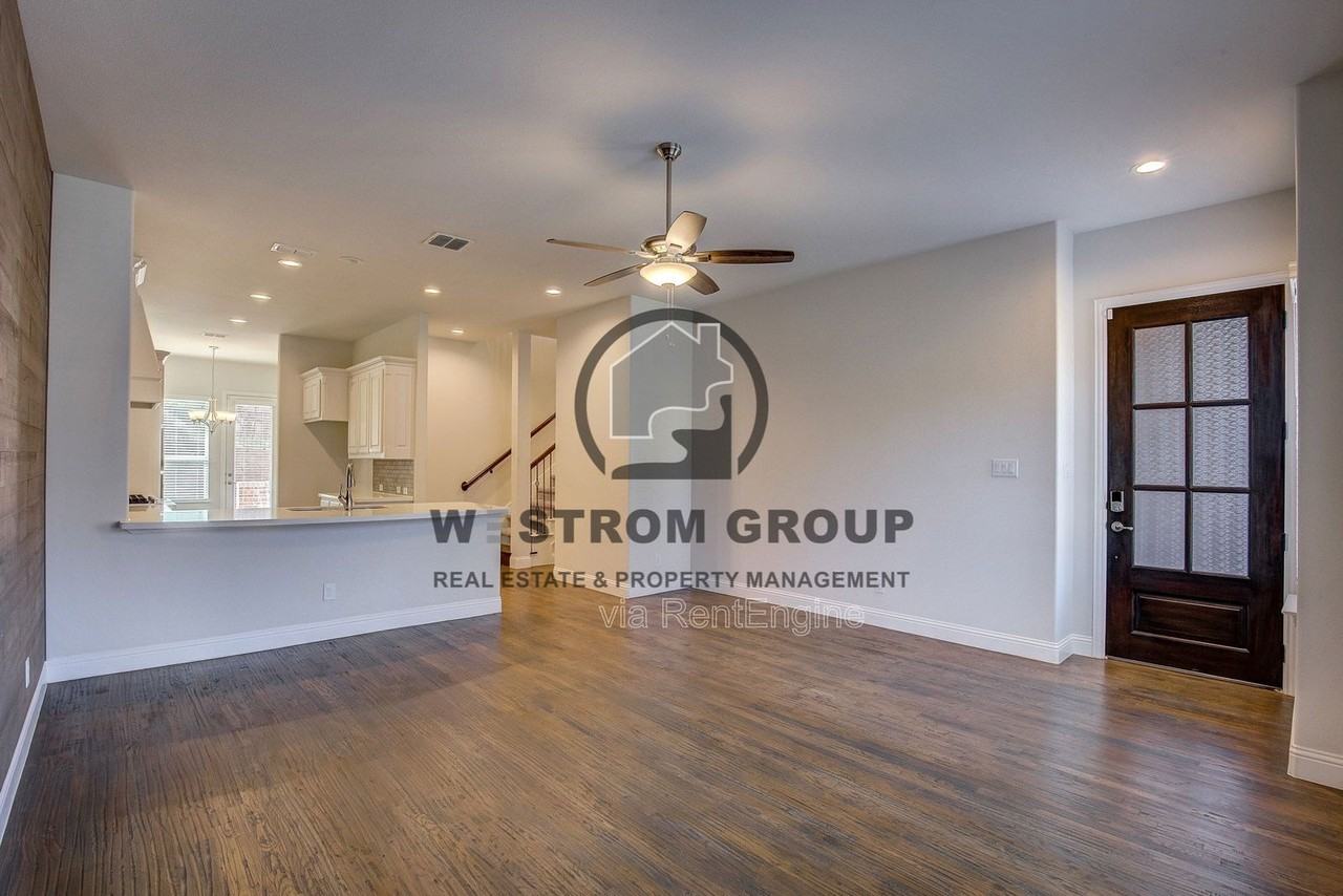 2445 Gramercy Park Dr - Photo 5 of 40