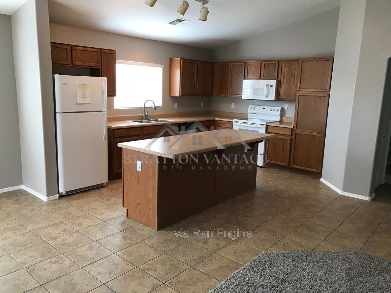 14027 N 178th Ave - Photo 4 of 16