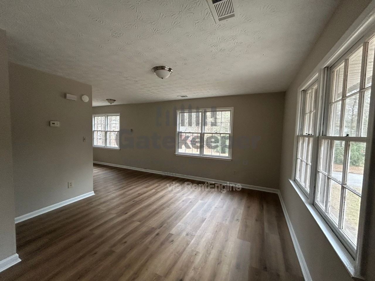 90 Meadowbrook Ct #E - Photo 2 of 7