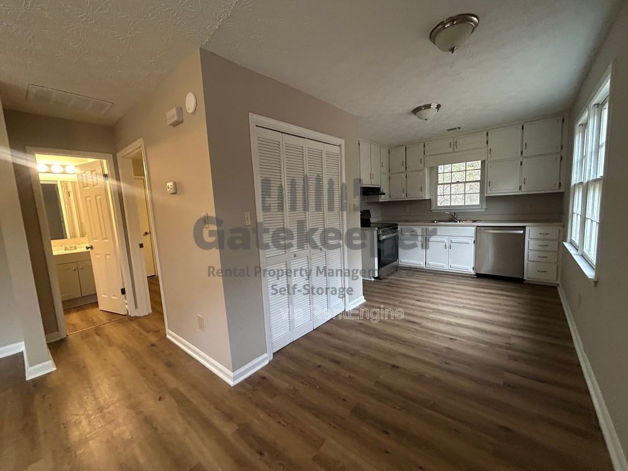 90 Meadowbrook Ct #E - Photo 3 of 7