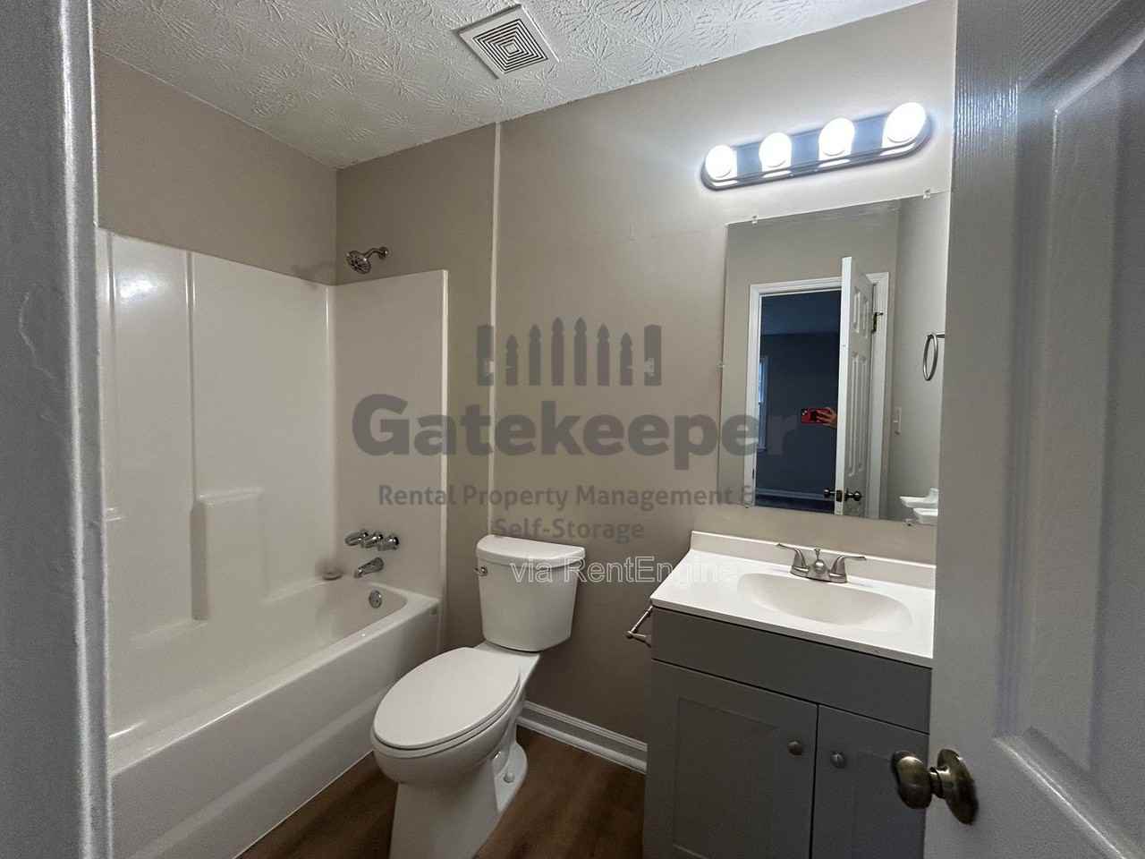 90 Meadowbrook Ct #E - Photo 6 of 7