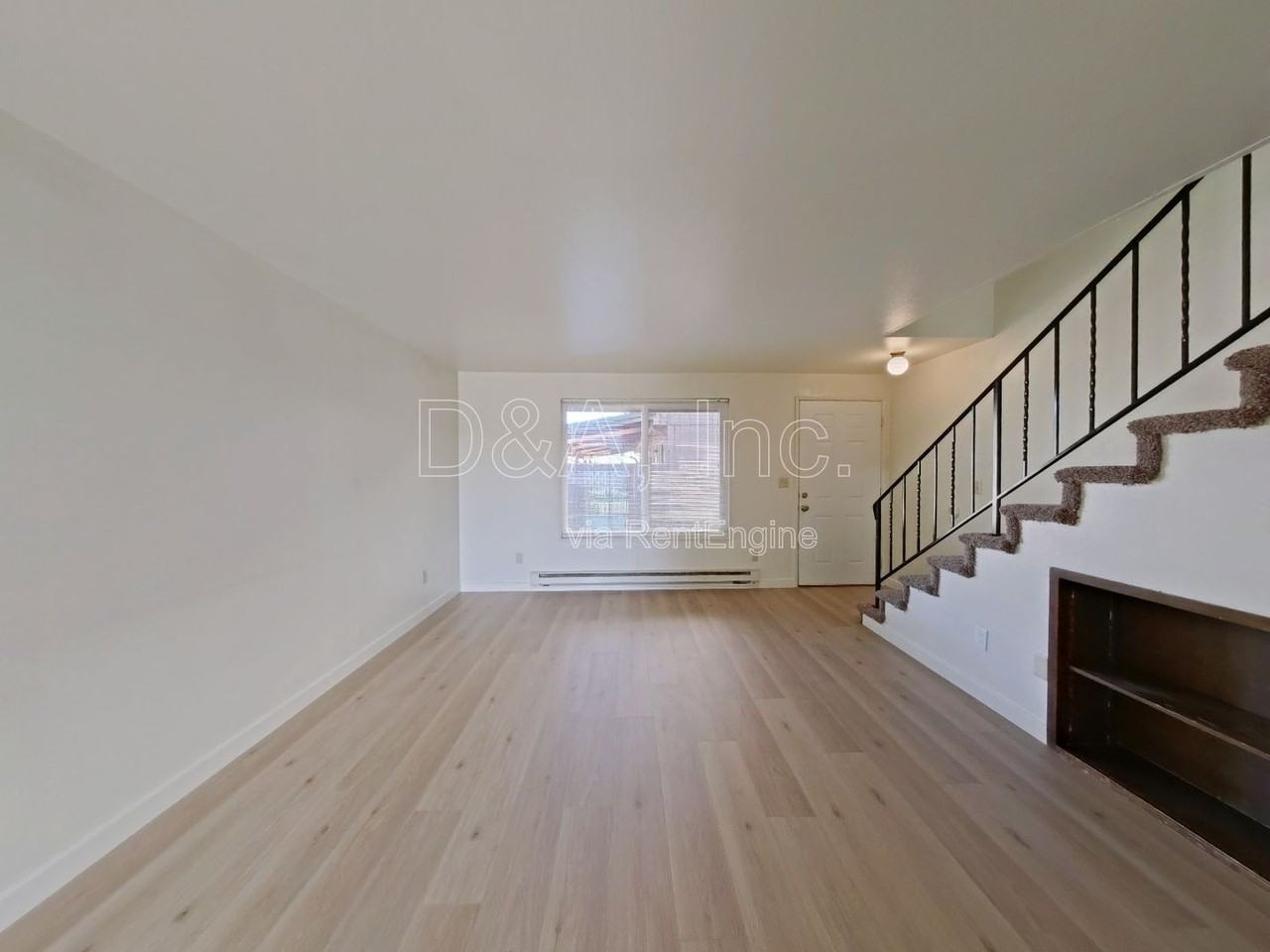 112 Ne Conifer Blvd #4 - Photo 3 of 16