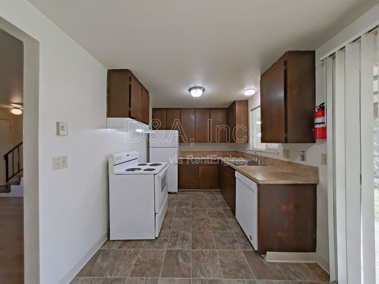 112 Ne Conifer Blvd #4 - Photo 6 of 16