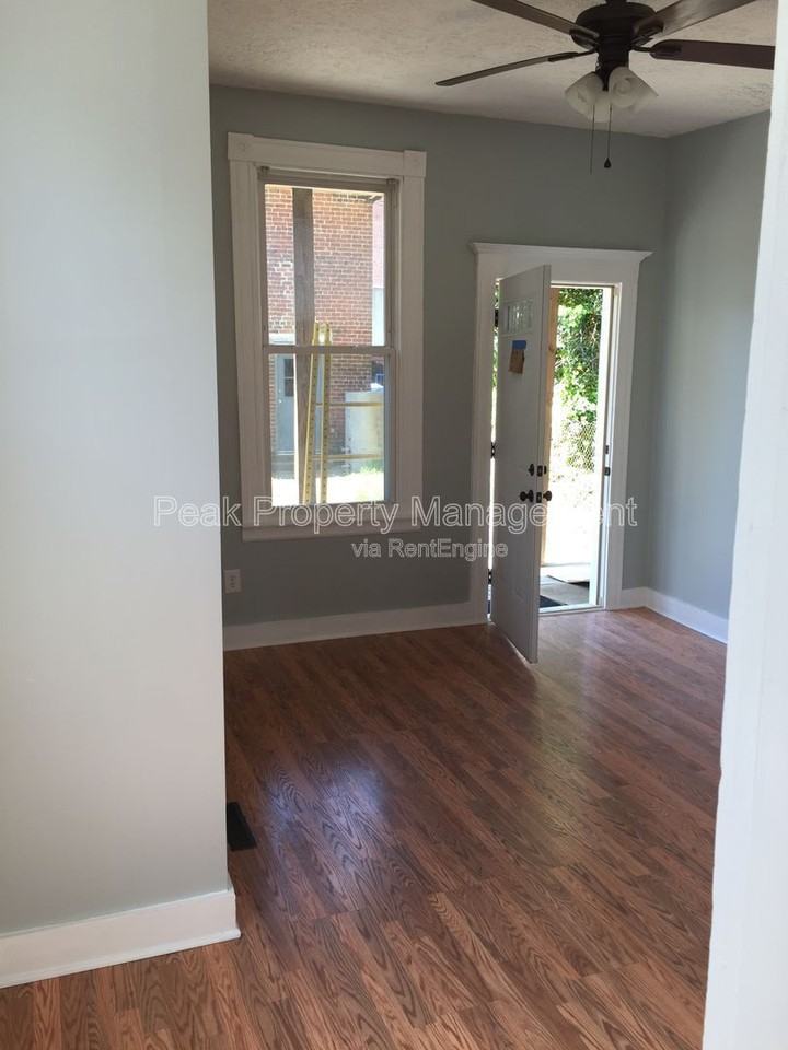 2901 Ellwood Ave #1 - Photo 6 of 24