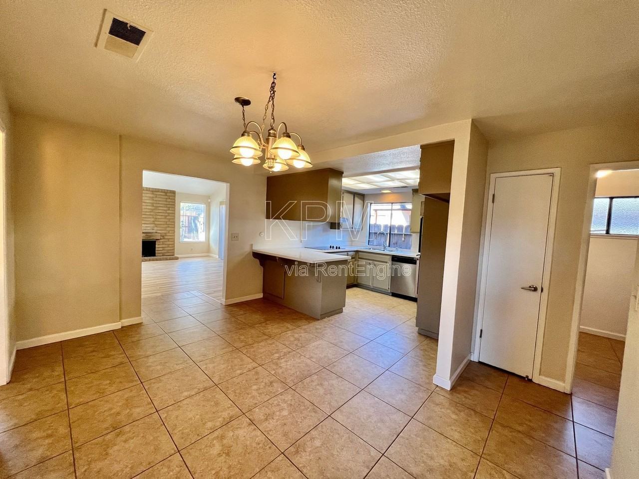 4517 Da Vinci Dr - Photo 7 of 34