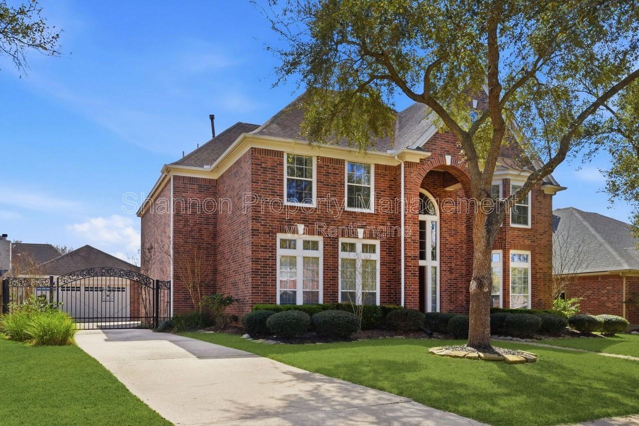 5910 Willowfield Ct - Photo 3 of 50