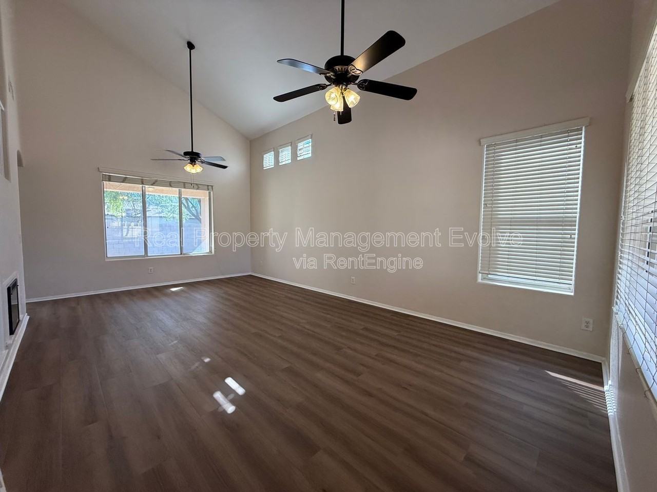 1677 S Peppertree Dr - Photo 4 of 44