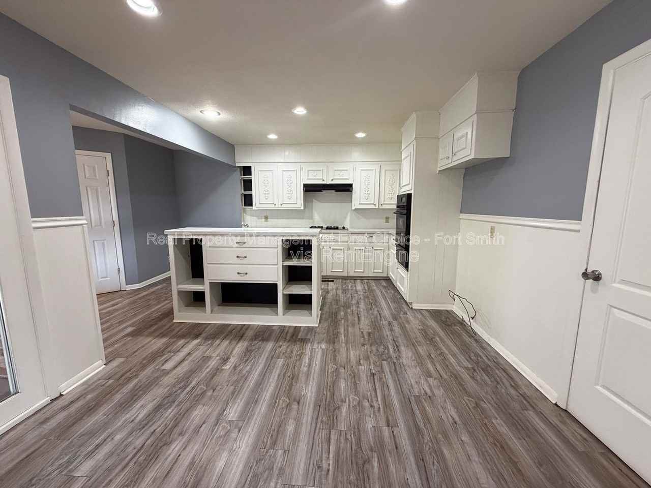 1901 S 72nd St - Photo 4 of 30