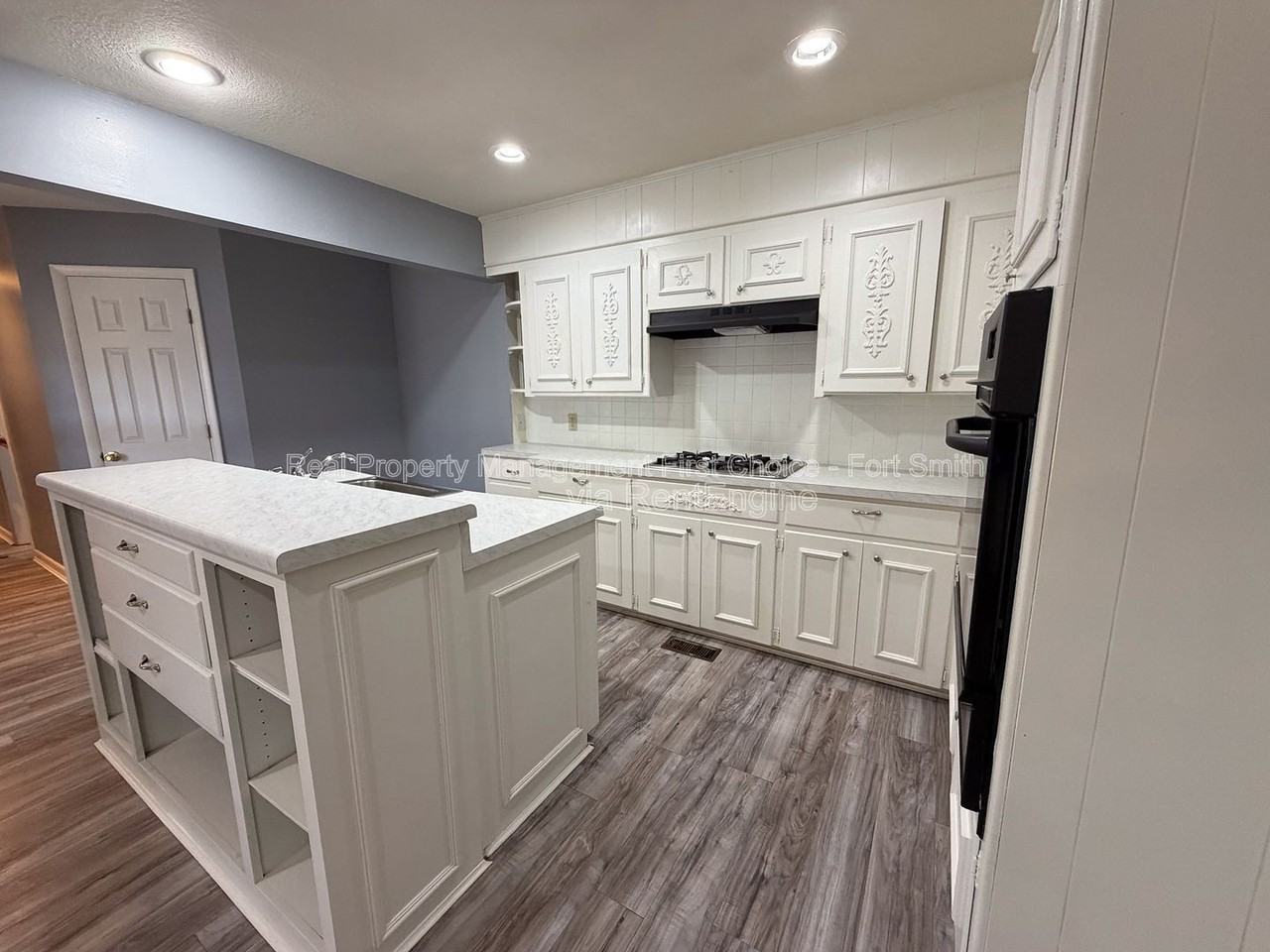 1901 S 72nd St - Photo 5 of 30