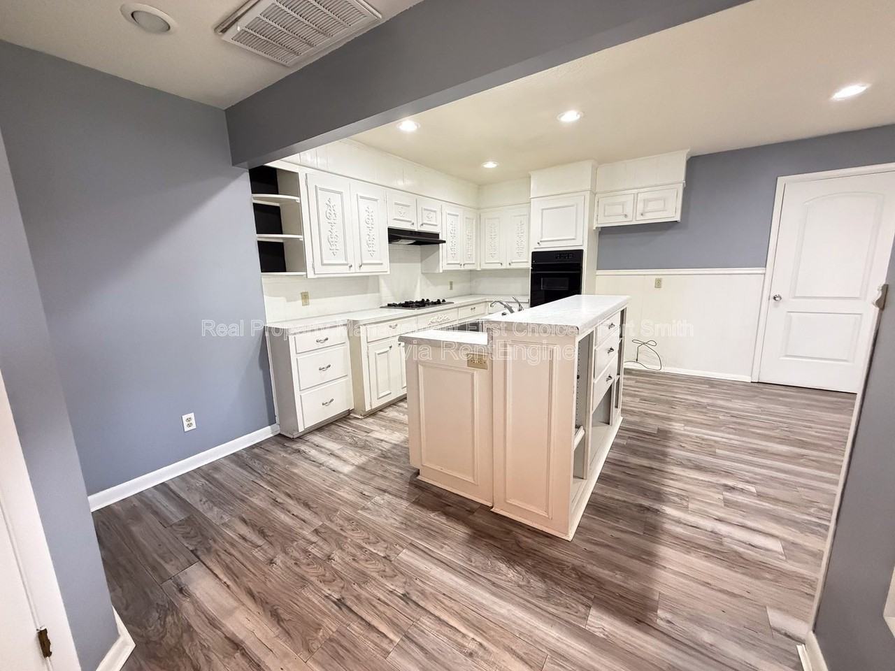 1901 S 72nd St - Photo 6 of 30