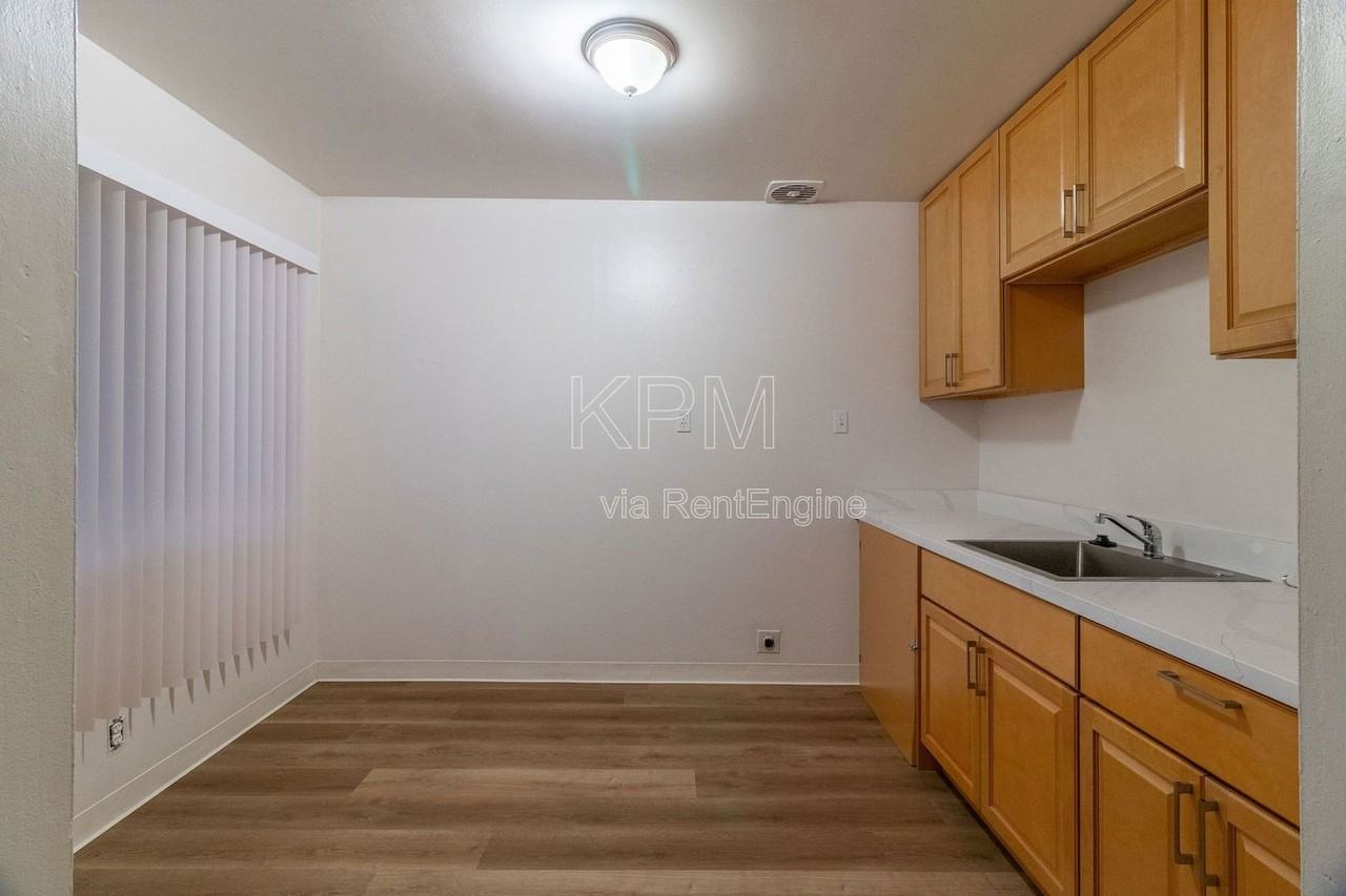 3814 N California St #6 - Photo 4 of 10