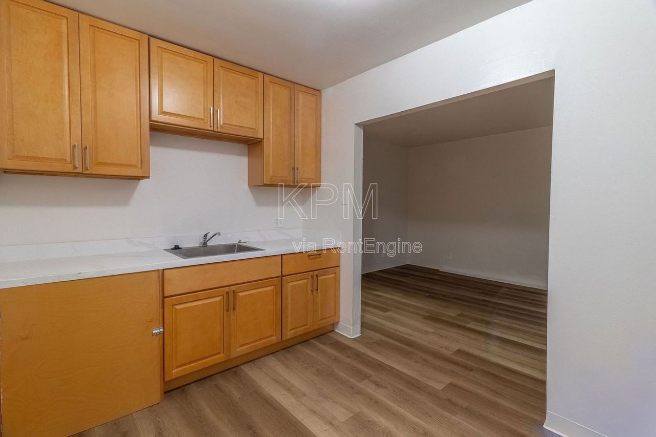 3814 N California St #6 - Photo 5 of 10