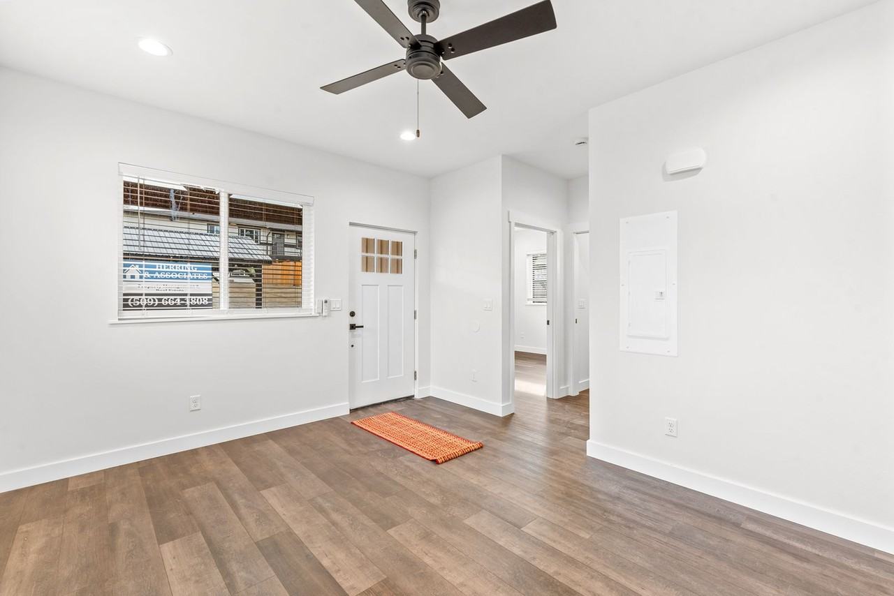 458 N James Ave - Photo 2 of 24