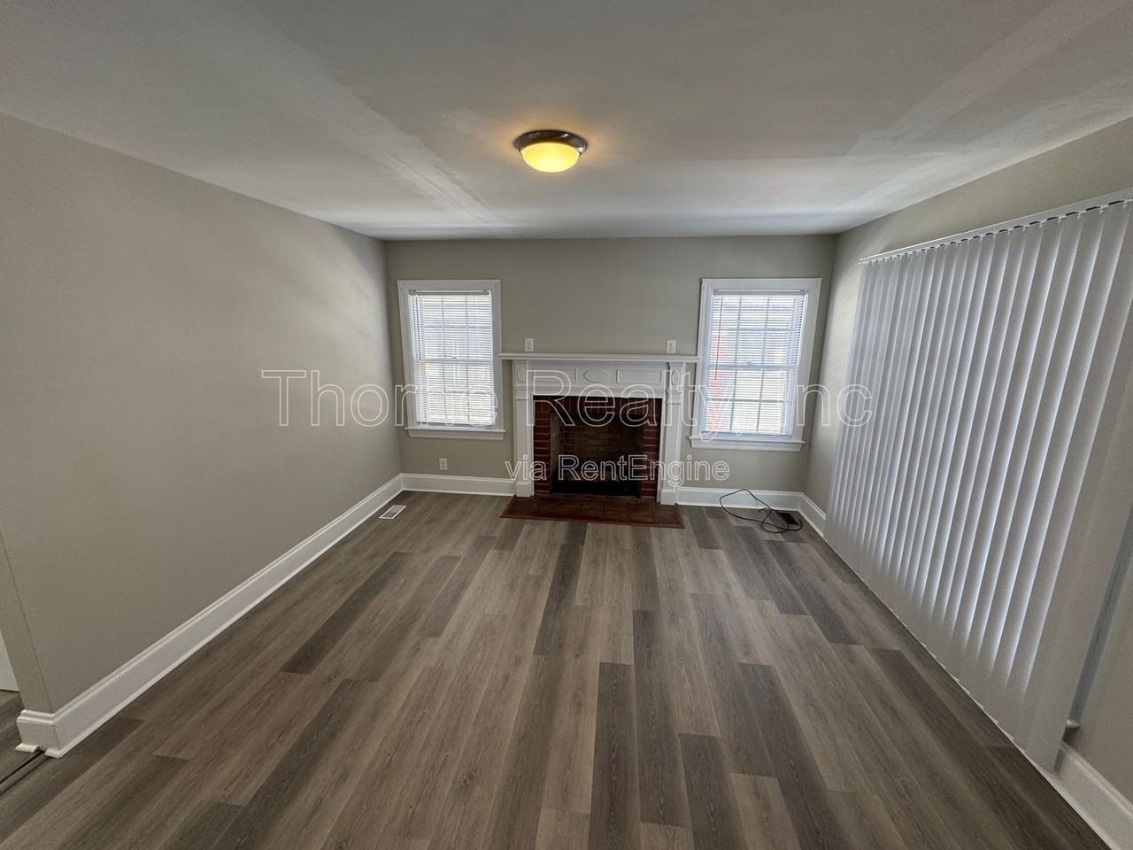 913 Paul St - Photo 2 of 20