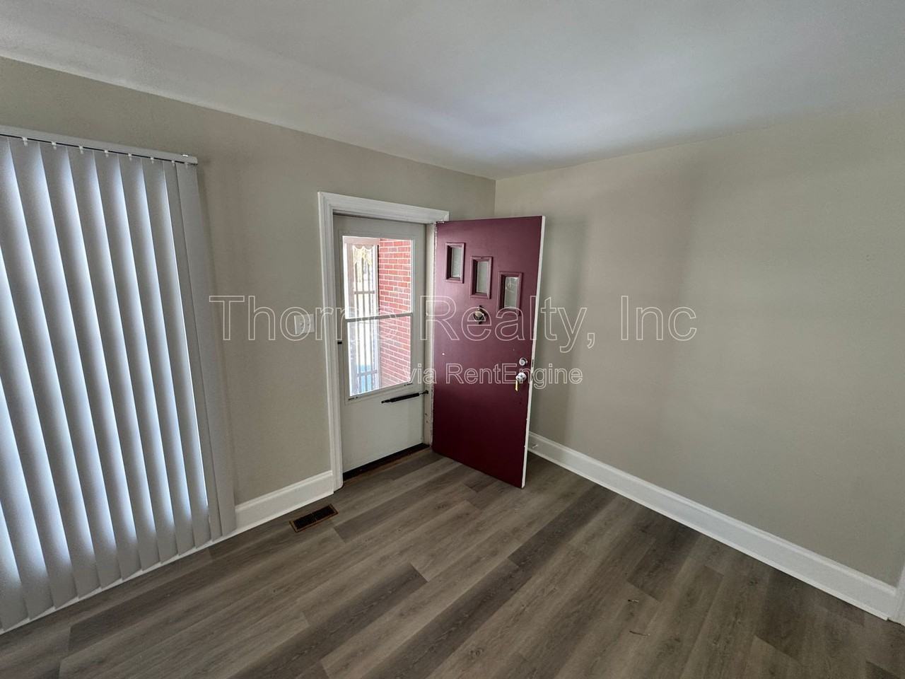 913 Paul St - Photo 4 of 20