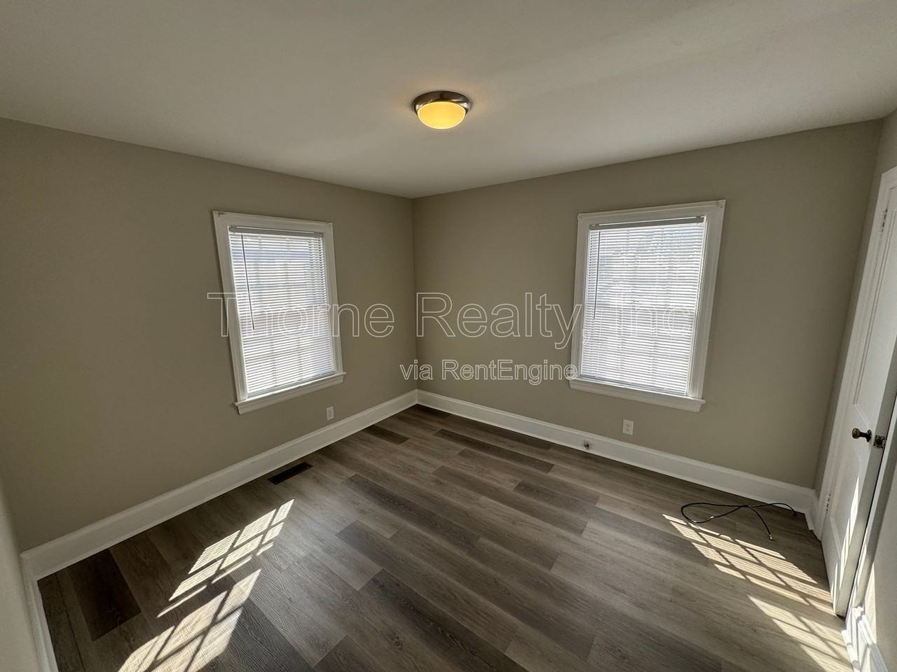 913 Paul St - Photo 7 of 20