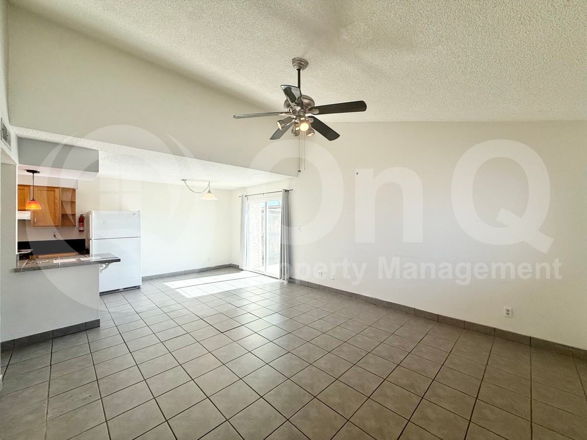 2233 W Farmdale Ave #15 - Photo 2 of 17