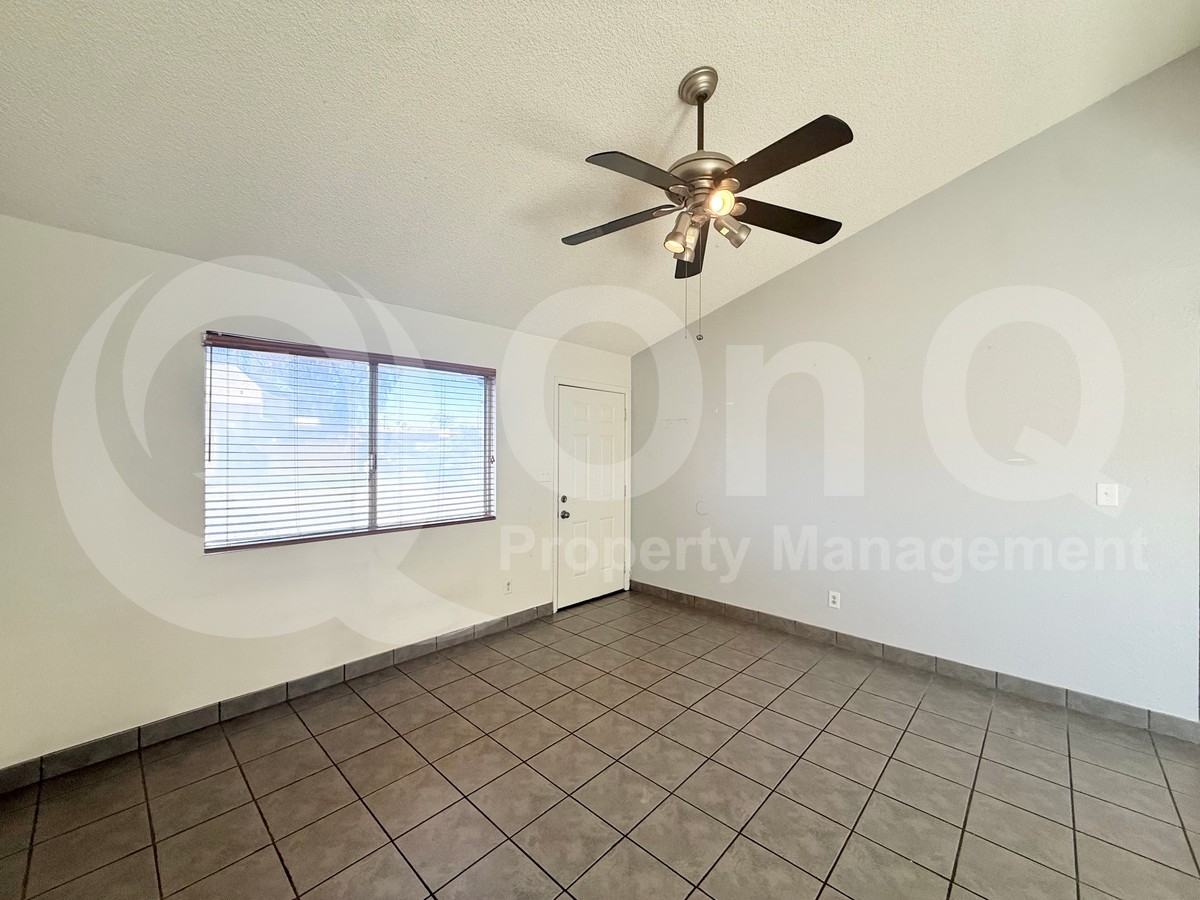 2233 W Farmdale Ave #15 - Photo 4 of 17