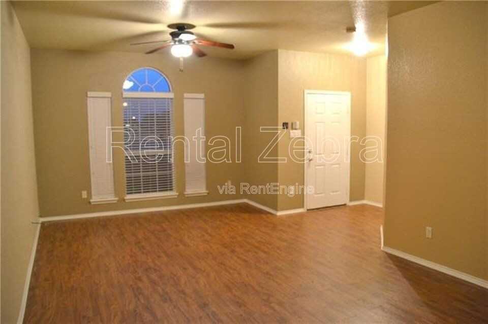 1121 Mckavett Dr - Photo 2 of 12