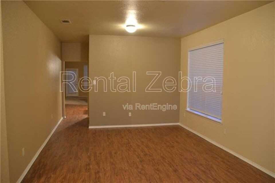 1121 Mckavett Dr - Photo 3 of 12