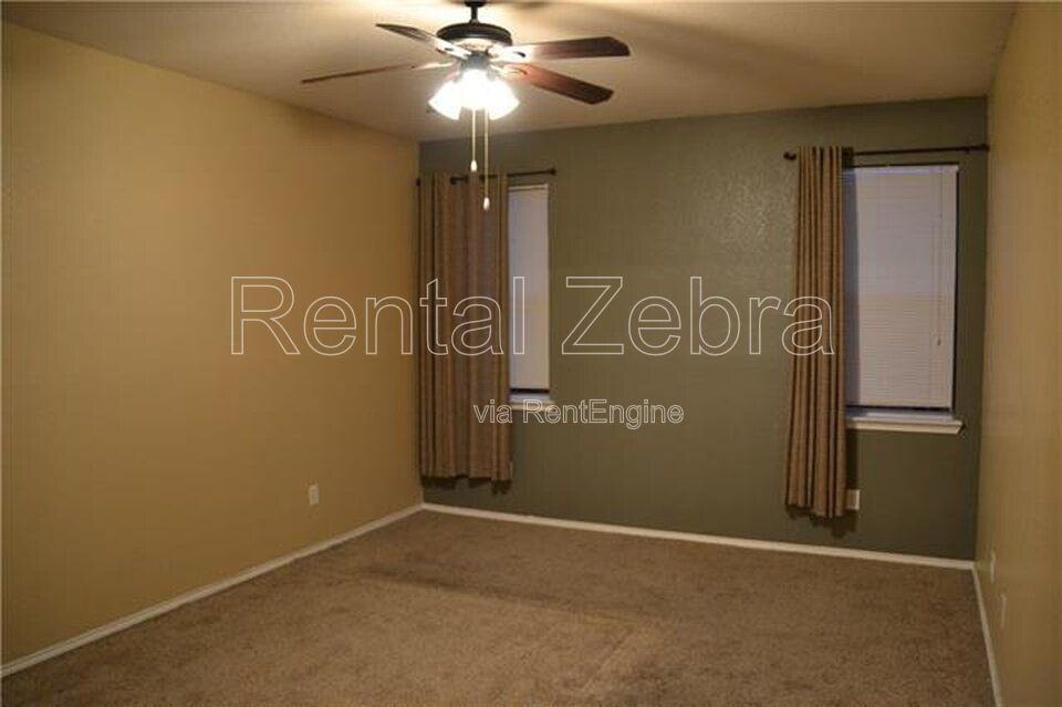 1121 Mckavett Dr - Photo 4 of 12