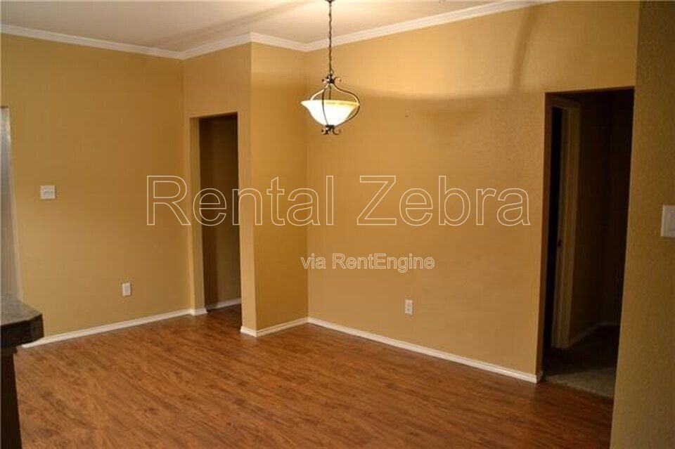 1121 Mckavett Dr - Photo 5 of 12