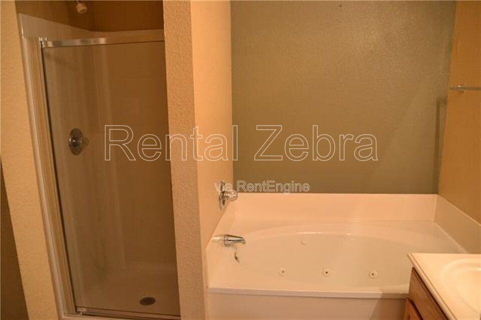 1121 Mckavett Dr - Photo 7 of 12