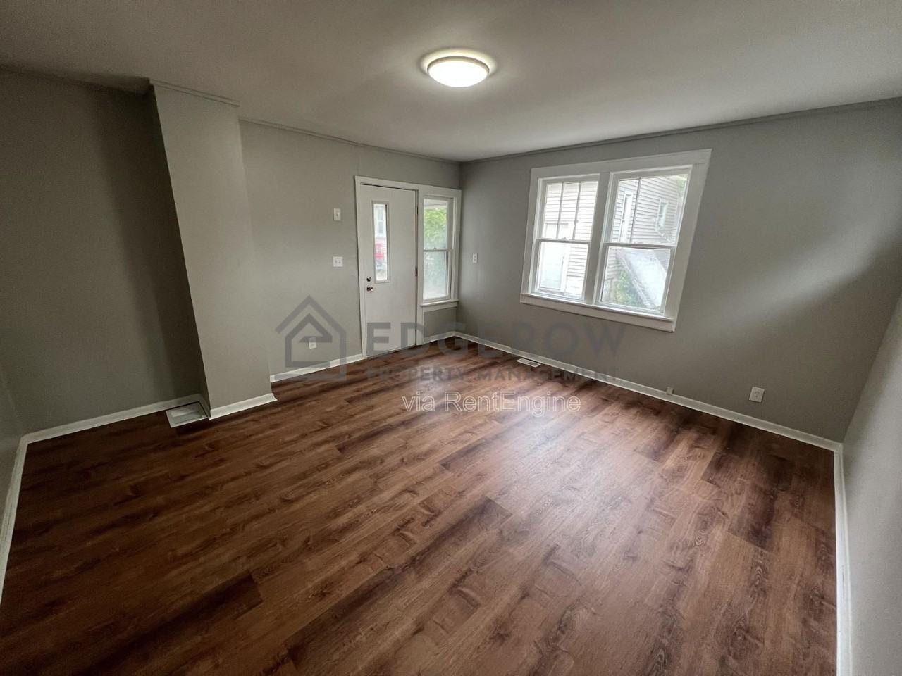 298 Mclaughlin Ave #B - Photo 3 of 6