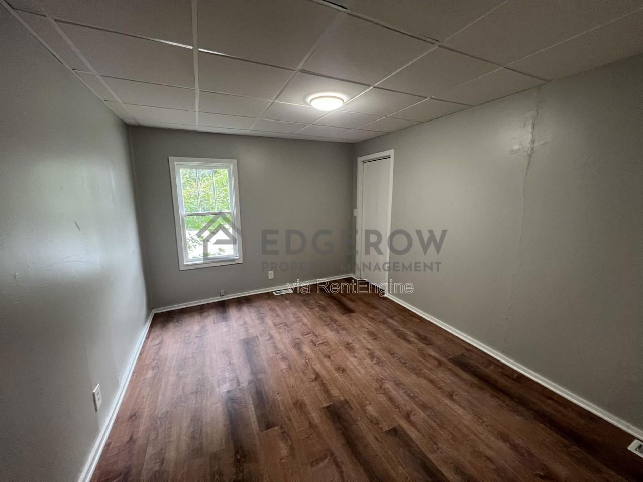 298 Mclaughlin Ave #B - Photo 4 of 6