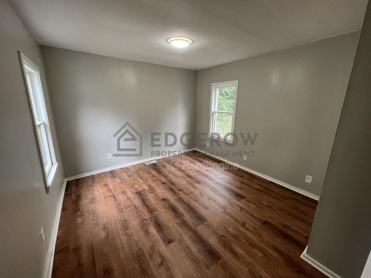 298 Mclaughlin Ave #B - Photo 5 of 6