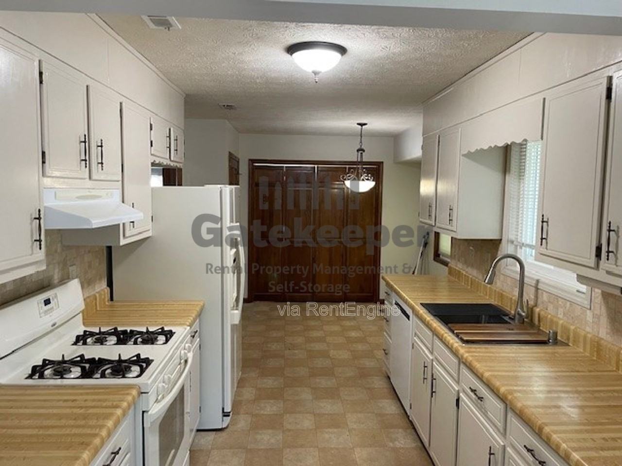 100 Sandown Dr - Photo 7 of 18