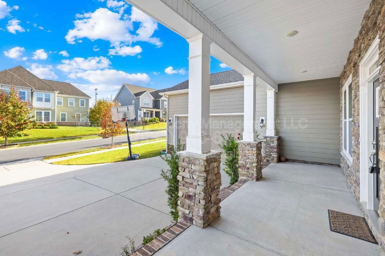 4004 Petersburg Dr - Photo 4 of 41