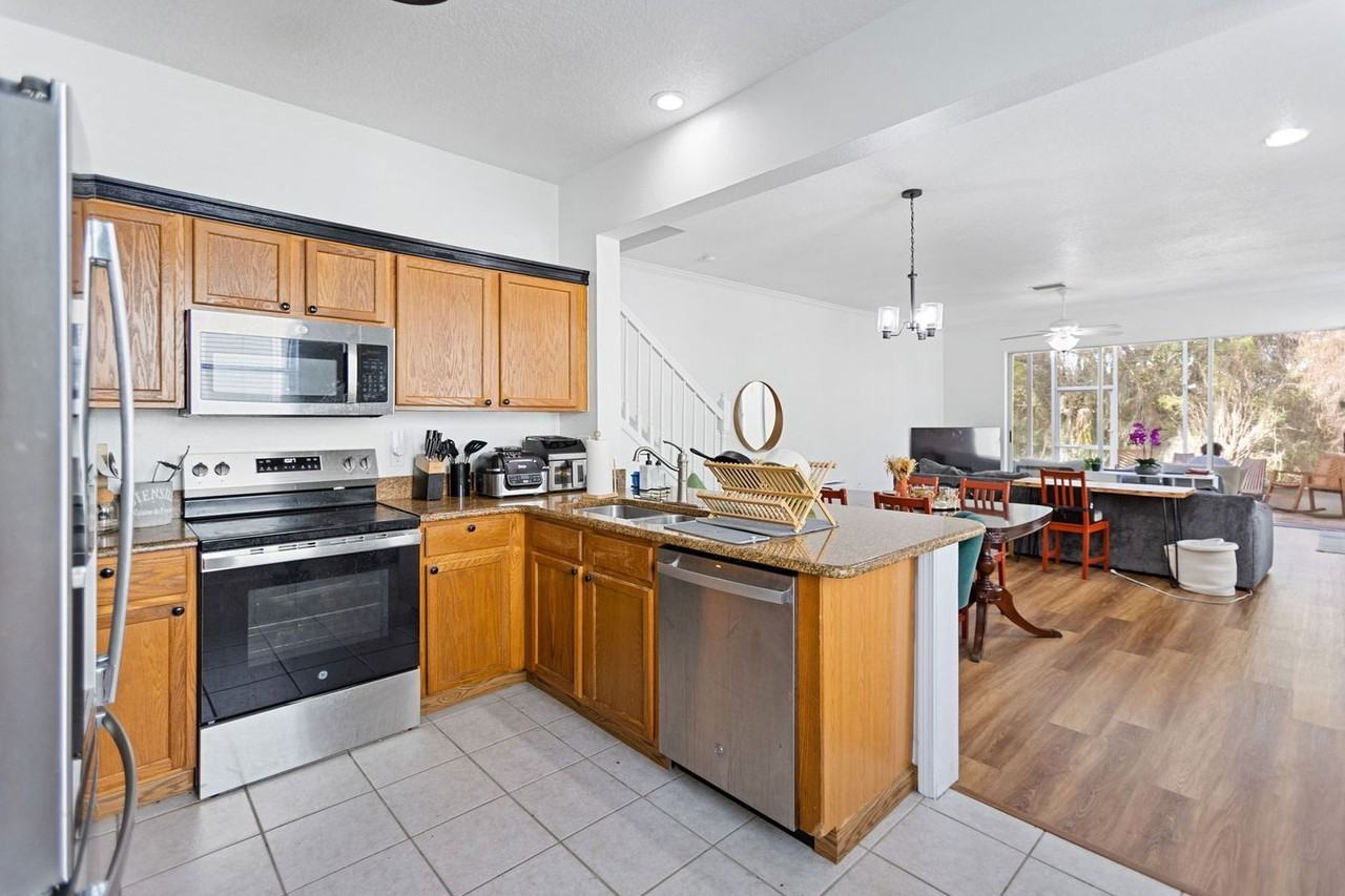 2718 Conch Hollow Dr - Photo 3 of 26