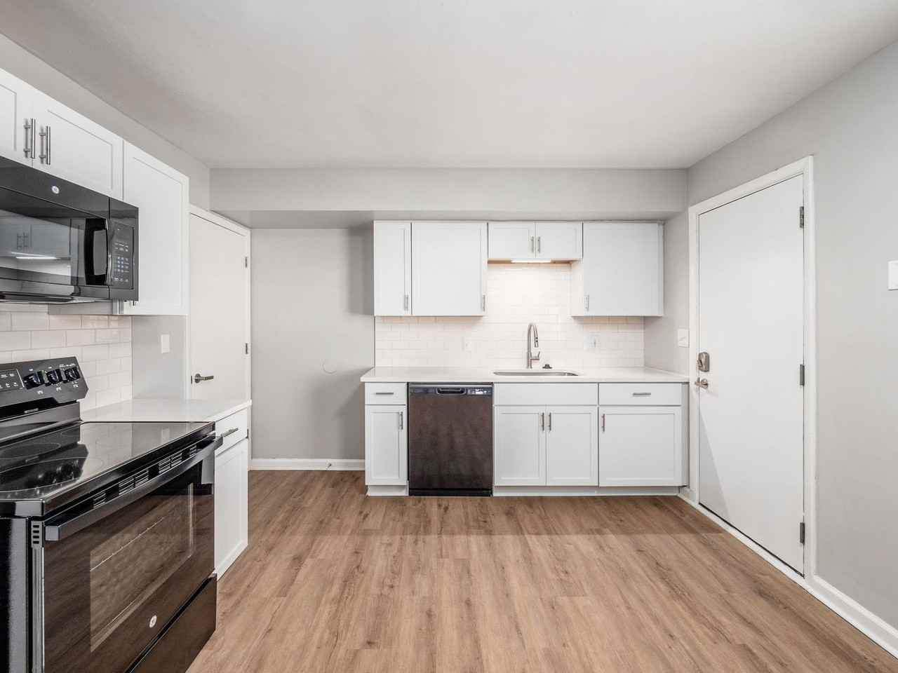 554 Riverview Dr #C - Photo 2 of 23