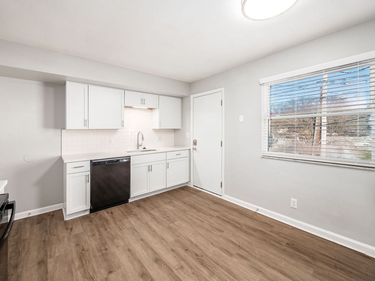 554 Riverview Dr #C - Photo 4 of 23