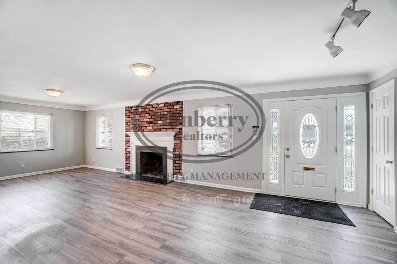 1133 N Byrne Rd #1 - Photo 4 of 35