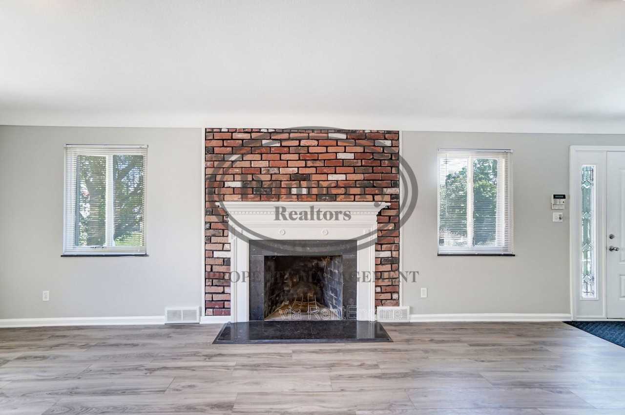 1133 N Byrne Rd #1 - Photo 6 of 35