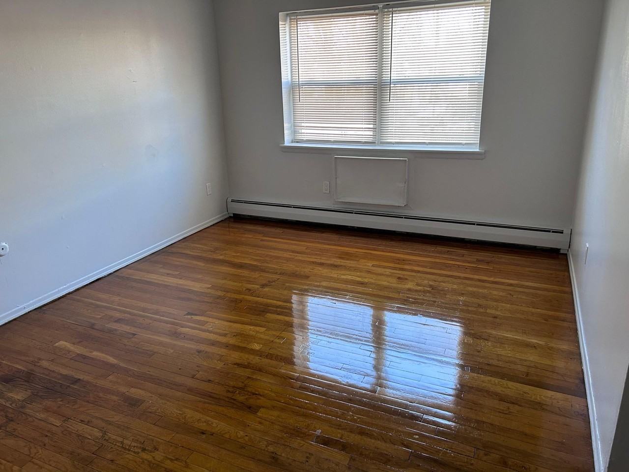 Kingsley Apartments - Photo 3 of 8