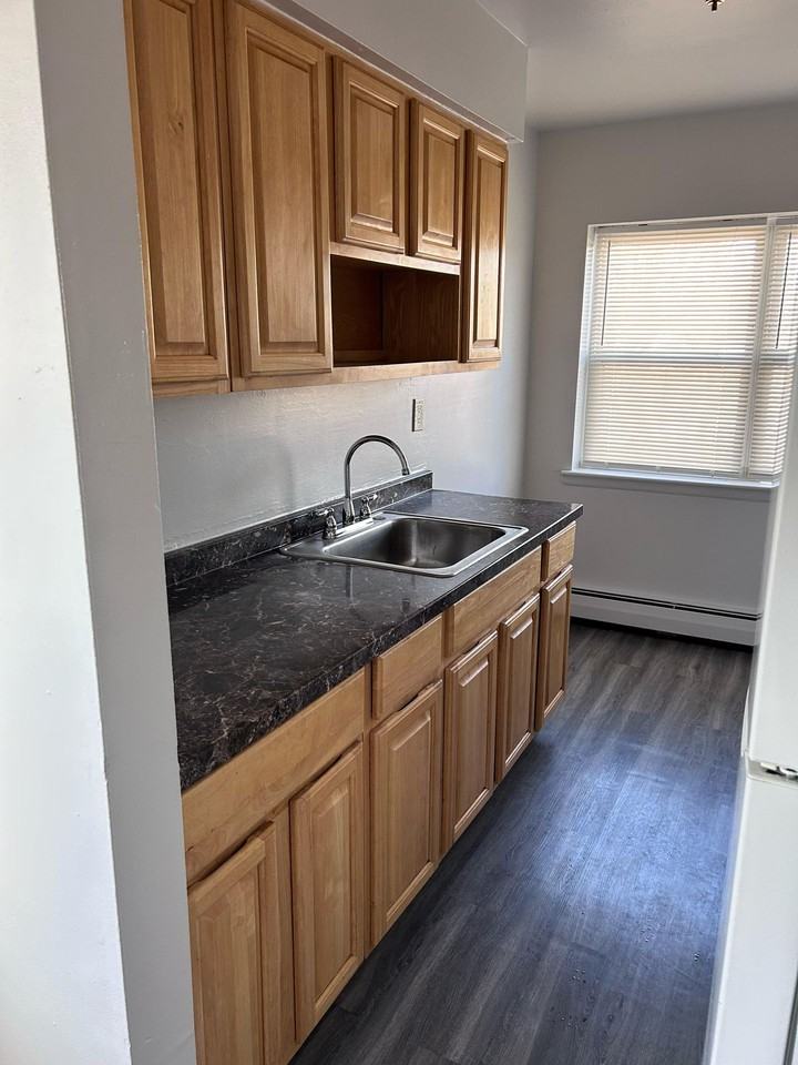 Kingsley Apartments - Photo 4 of 8