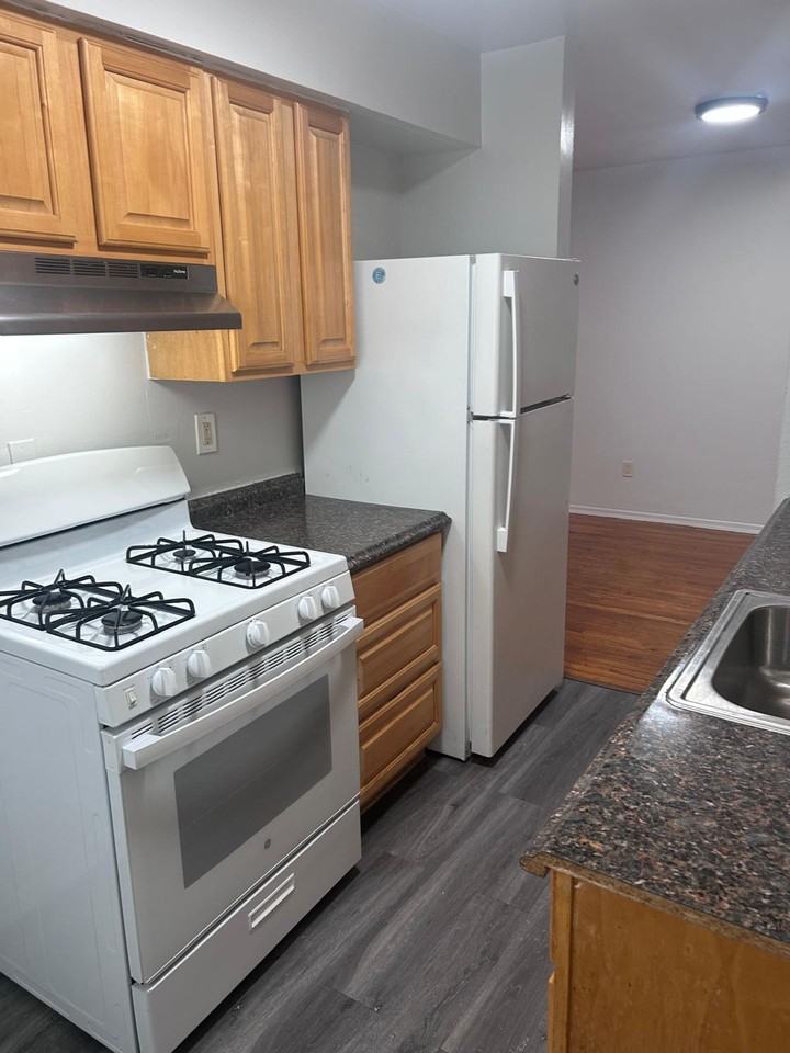 Kingsley Apartments - Photo 5 of 8