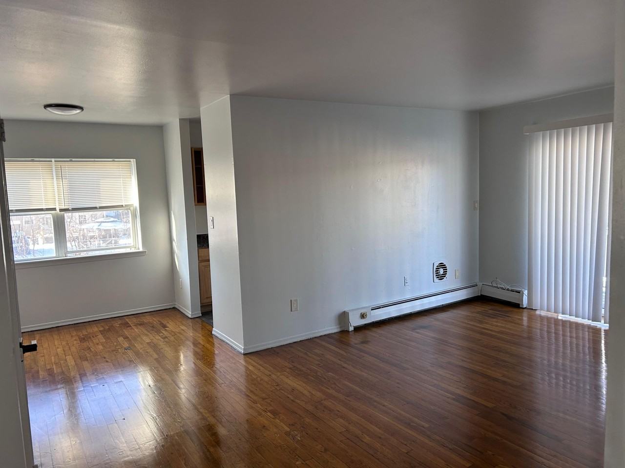 Kingsley Apartments - Photo 6 of 8